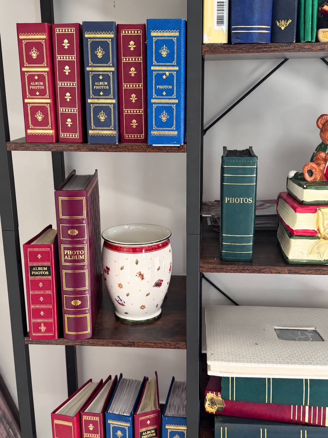 Vase dans la bibliothèque